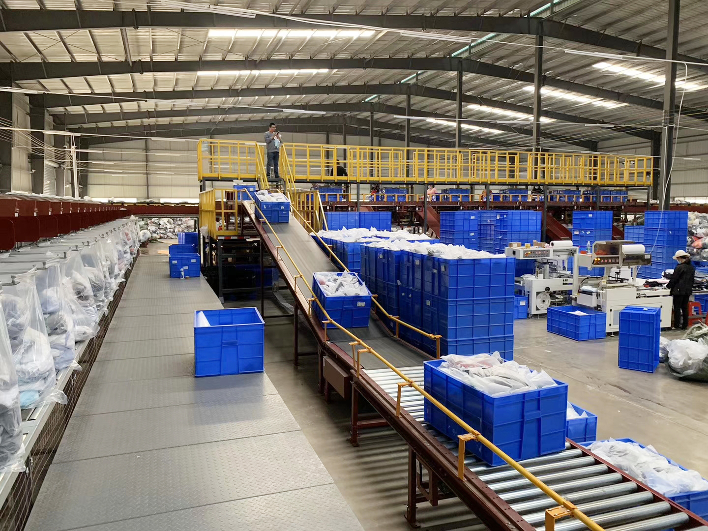 服裝行業新突破，鋒馥交叉帶分揀彰顯“軟硬”強實力